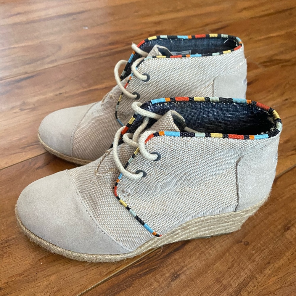 Toms desert wedge bootie